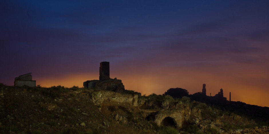 IMG_0707_Spain_Belchite_Ruinen_RotBlauer_Himmel