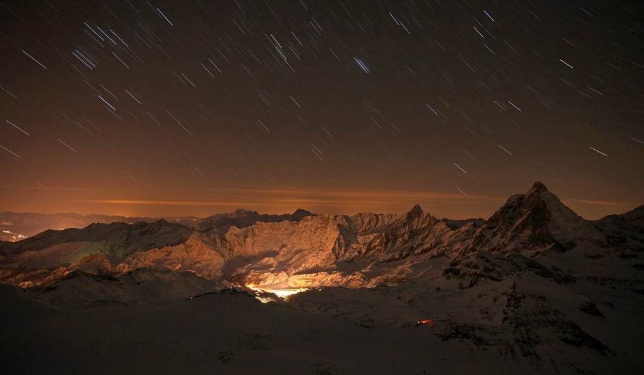 Schweiz_Matterhorn_StadtLicht_In_Bergen