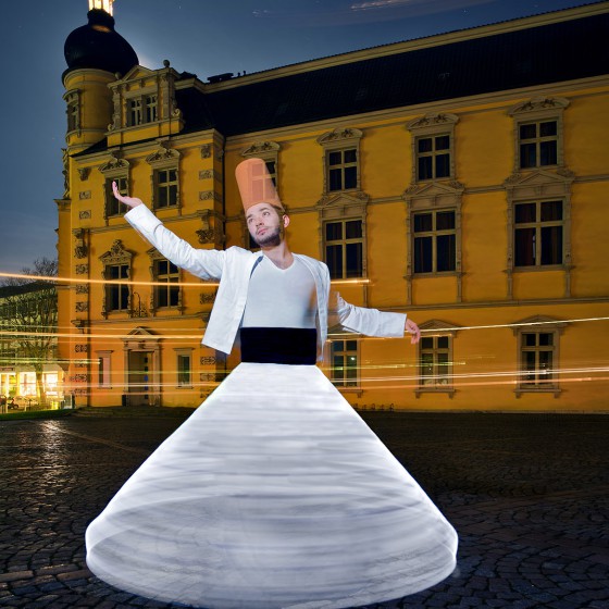 dancing-derwisch-lightpainting-advertisement-castle-oldenburg
