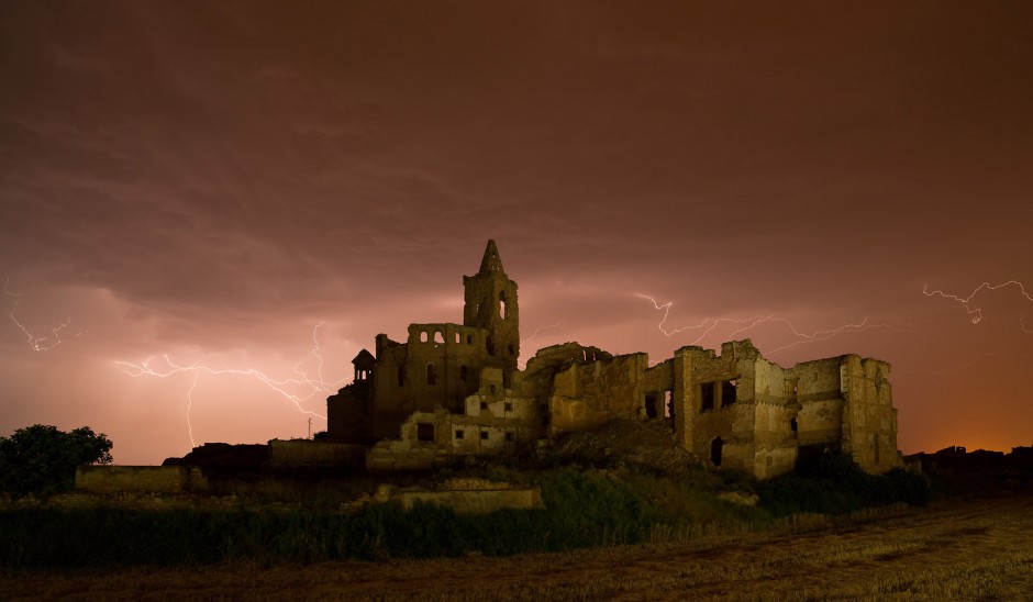 1K3B6846_Belcite_Kirche_Blitz_oranger_Wolken_HimmelMegablitz