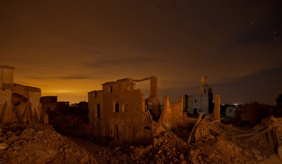 1K3B7017_Spanien_Belchite_Eglesia_Agustina_roter_Himmel_PLP