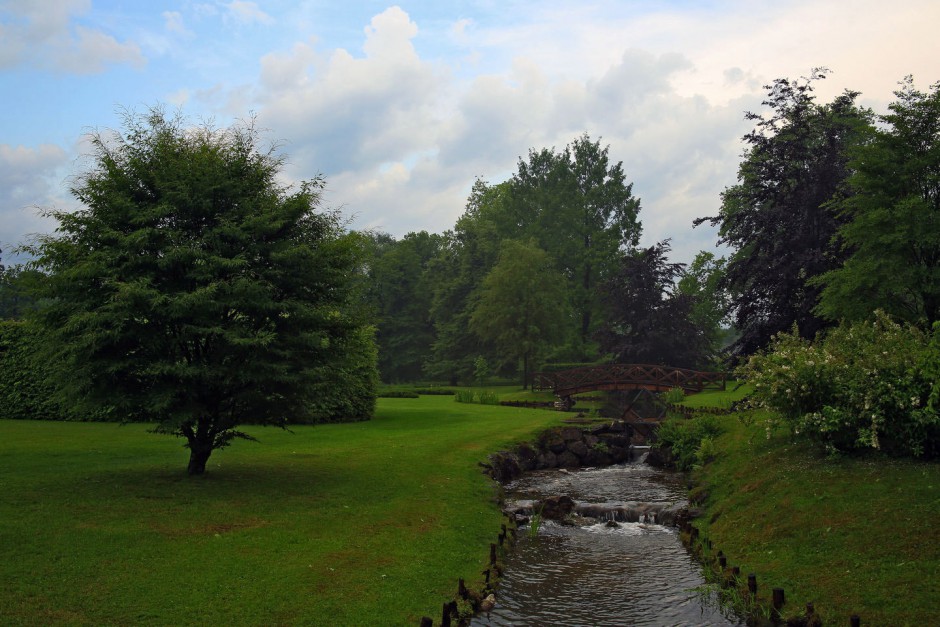 Anif - Schloss Anif - Bach im Englischen Garten