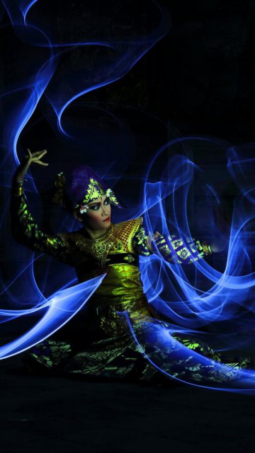 Putu Toni Light Painter from Indonesia