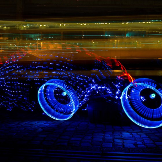 lenovo-light-painting-bampaign-blue-tron-bike